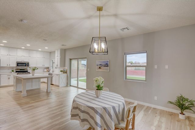 3253 Llano Vista Loop NE, Rio Rancho, NM 87124