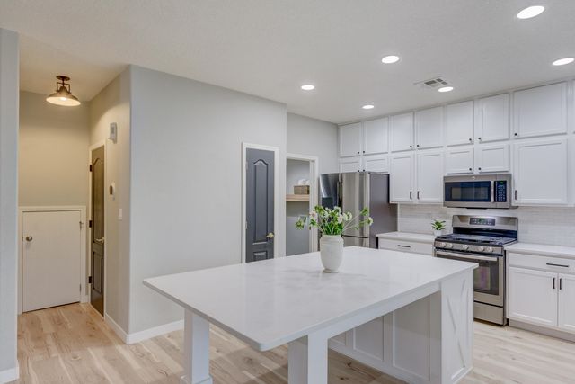 3253 Llano Vista Loop NE, Rio Rancho, NM 87124