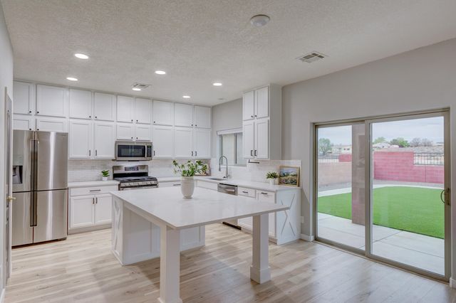 3253 Llano Vista Loop NE, Rio Rancho, NM 87124