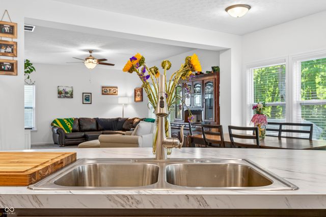 48 Manchester Drive, Trafalgar, IN 46181
