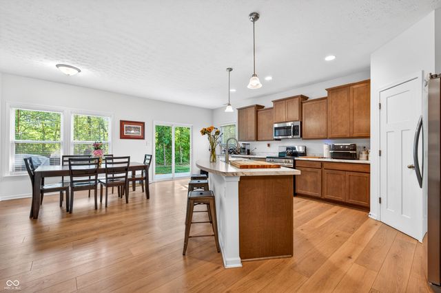48 Manchester Drive, Trafalgar, IN 46181