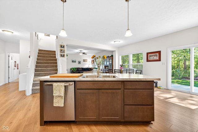 48 Manchester Drive, Trafalgar, IN 46181