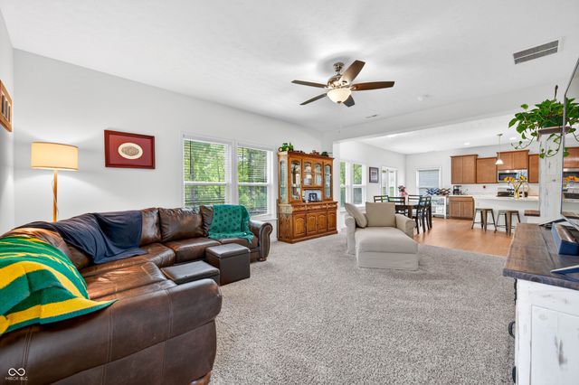 48 Manchester Drive, Trafalgar, IN 46181