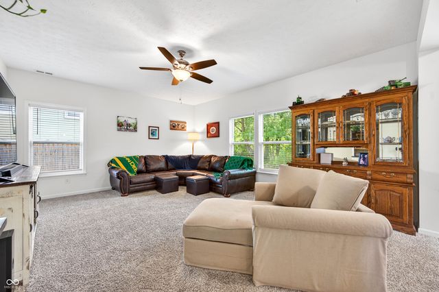 48 Manchester Drive, Trafalgar, IN 46181