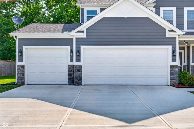 48 Manchester Drive, Trafalgar, IN 46181