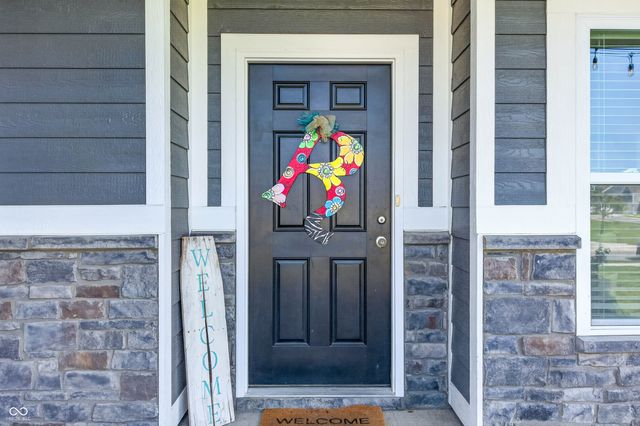 48 Manchester Drive, Trafalgar, IN 46181