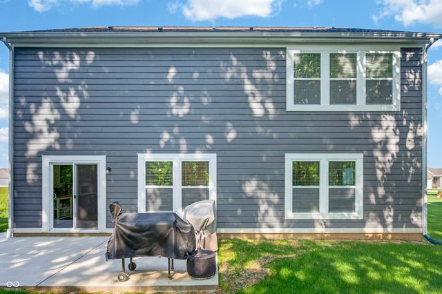 48 Manchester Drive, Trafalgar, IN 46181
