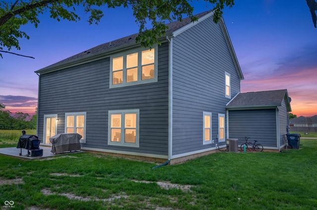 48 Manchester Drive, Trafalgar, IN 46181