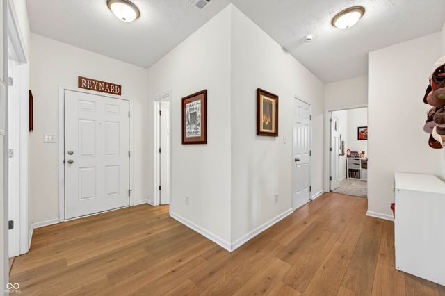 48 Manchester Drive, Trafalgar, IN 46181