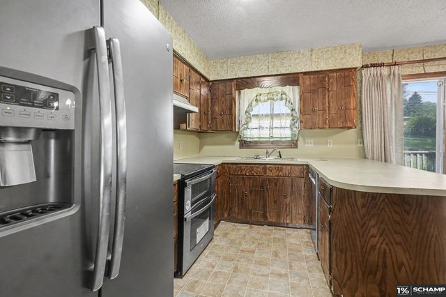 9518 Sherwood Circle, Bellevue, NE 68147