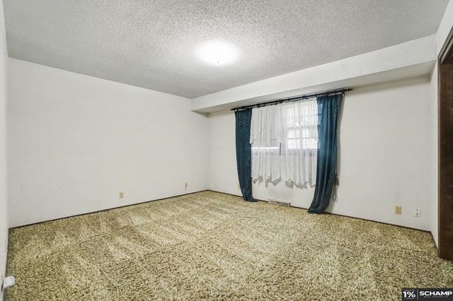 9518 Sherwood Circle, Bellevue, NE 68147