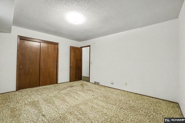 9518 Sherwood Circle, Bellevue, NE 68147