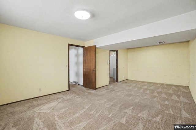 9518 Sherwood Circle, Bellevue, NE 68147