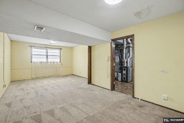 9518 Sherwood Circle, Bellevue, NE 68147