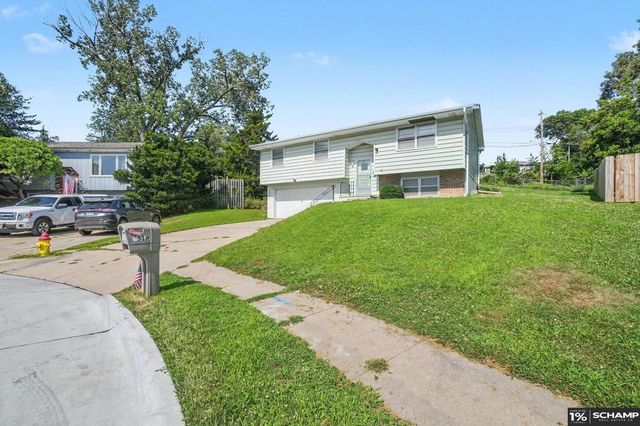 9518 Sherwood Circle, Bellevue, NE 68147