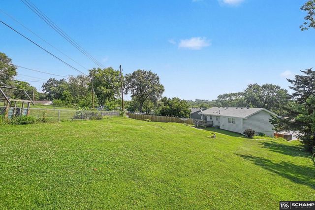 9518 Sherwood Circle, Bellevue, NE 68147