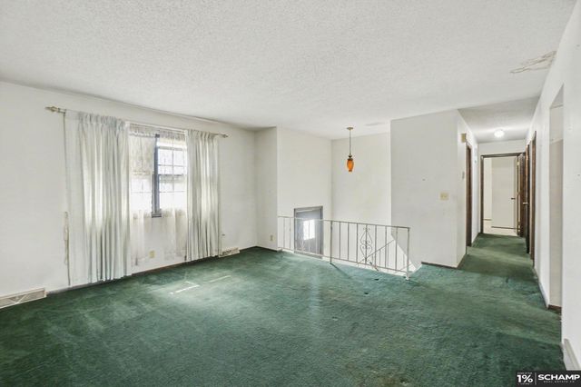 9518 Sherwood Circle, Bellevue, NE 68147
