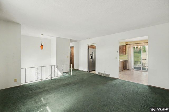 9518 Sherwood Circle, Bellevue, NE 68147