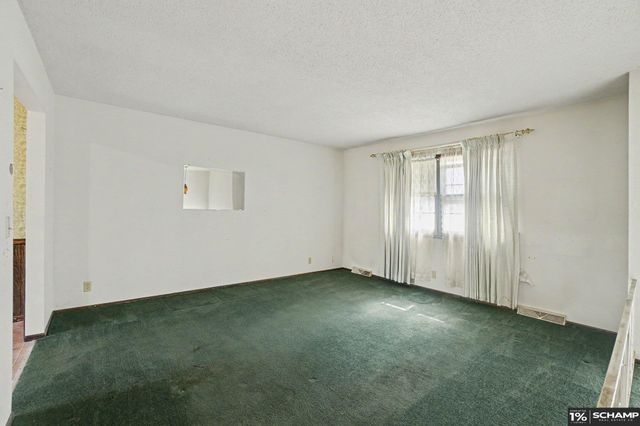 9518 Sherwood Circle, Bellevue, NE 68147