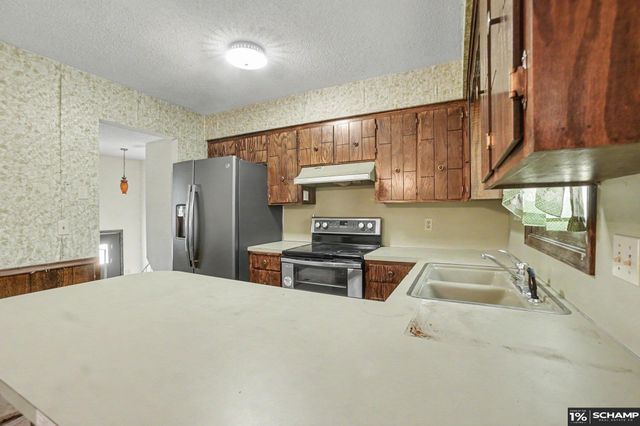 9518 Sherwood Circle, Bellevue, NE 68147