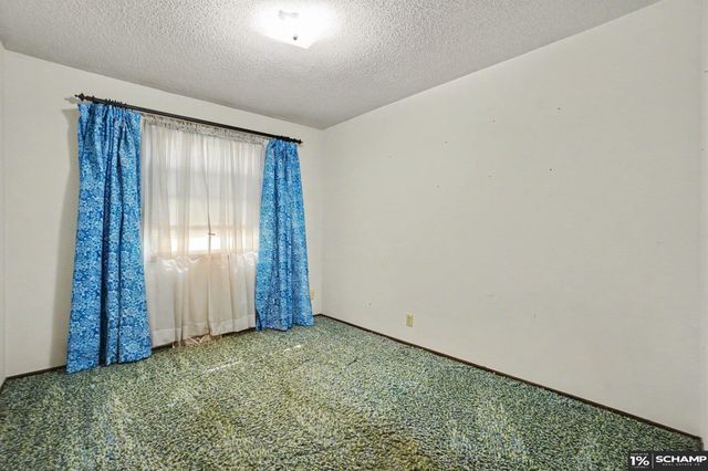 9518 Sherwood Circle, Bellevue, NE 68147
