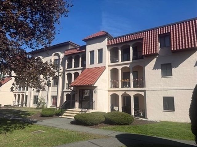 685 Oak St 2-5, Brockton, MA 02301