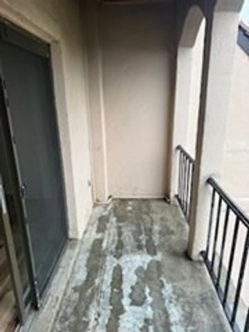 685 Oak St 2-5, Brockton, MA 02301