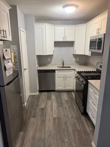 685 Oak St 2-5, Brockton, MA 02301
