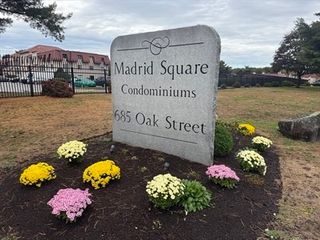 685 Oak St 2-5, Brockton, MA 02301