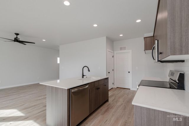 2114 S Border Way, Meridian, ID 83642