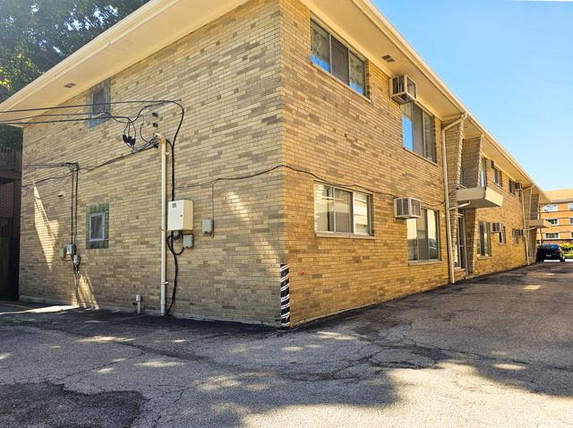 1111 N Harlem Avenue 1C, Oak Park, IL 60302