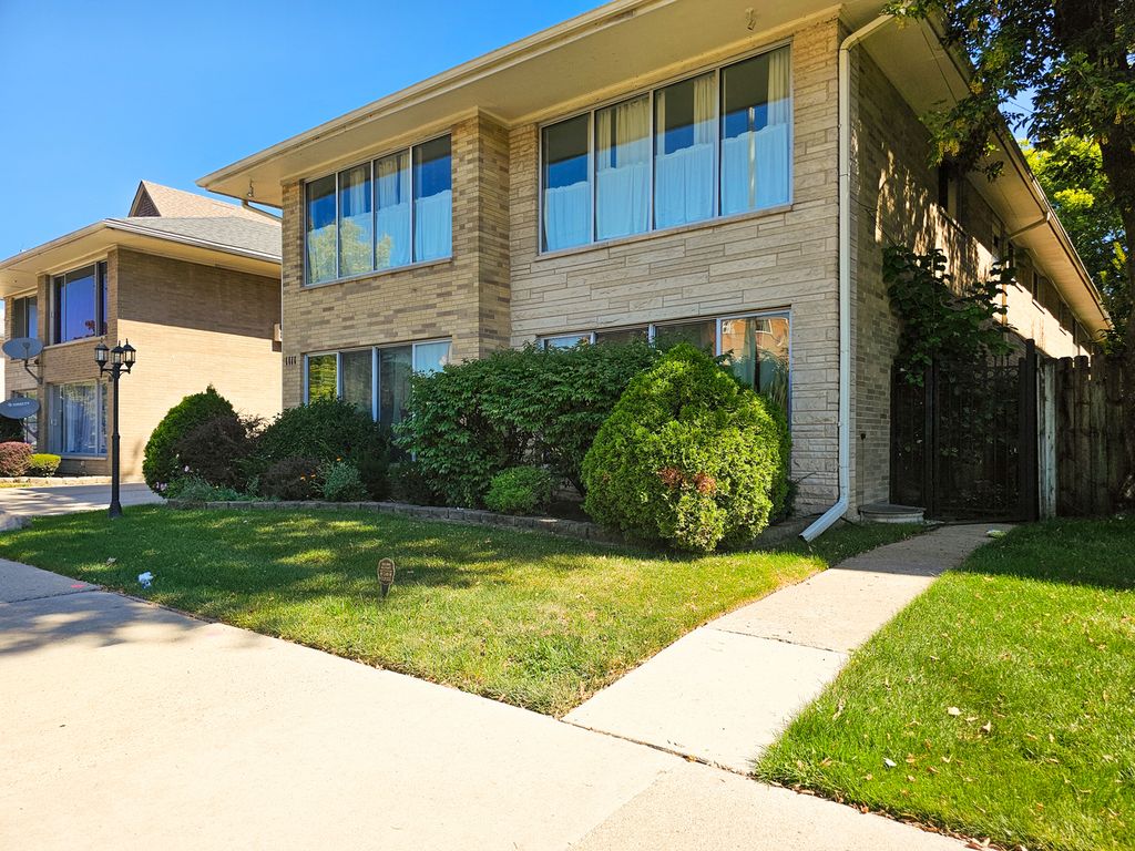 1111 N Harlem Avenue 1C, Oak Park, IL 60302