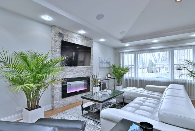 575 Bedford Lane, Des Plaines, IL 60016