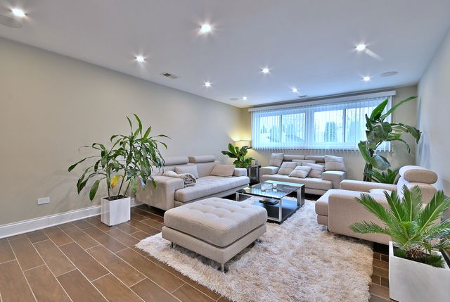 575 Bedford Lane, Des Plaines, IL 60016