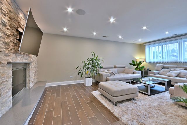 575 Bedford Lane, Des Plaines, IL 60016