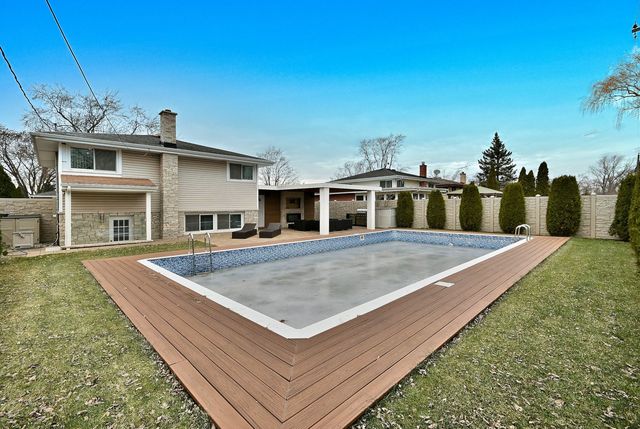 575 Bedford Lane, Des Plaines, IL 60016