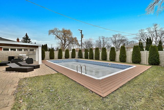 575 Bedford Lane, Des Plaines, IL 60016