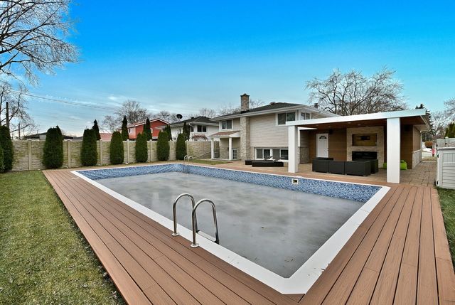 575 Bedford Lane, Des Plaines, IL 60016