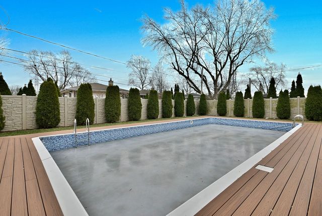 575 Bedford Lane, Des Plaines, IL 60016