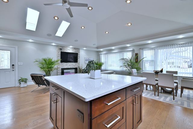 575 Bedford Lane, Des Plaines, IL 60016