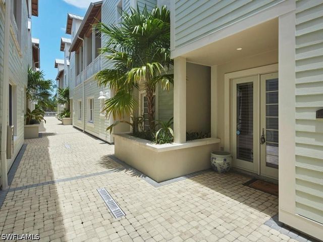 1001 10th AVE S D2, Naples, FL 34102