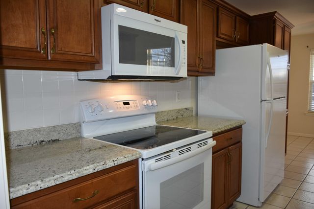 3811 PANTHER DR, Columbia, MO 65202