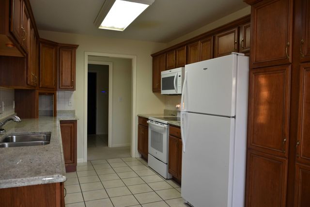 3811 PANTHER DR, Columbia, MO 65202