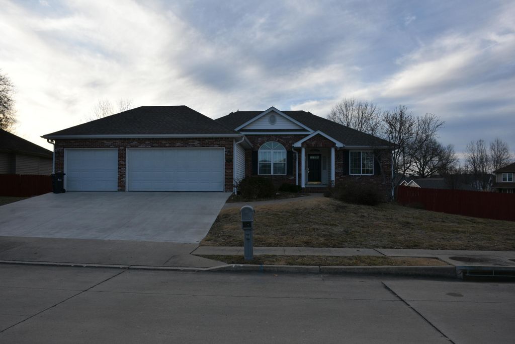 3811 PANTHER DR, Columbia, MO 65202
