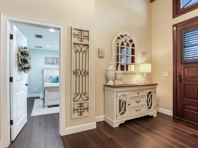 31 N PINE CIRCLE, Belleair, FL 33756