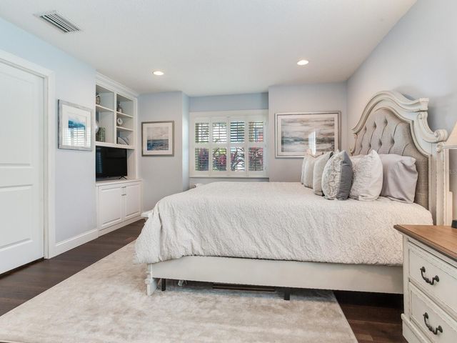 31 N PINE CIRCLE, Belleair, FL 33756