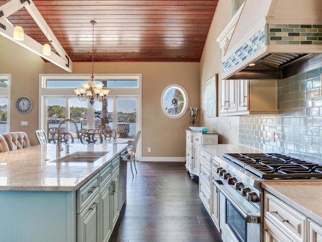 31 N PINE CIRCLE, Belleair, FL 33756