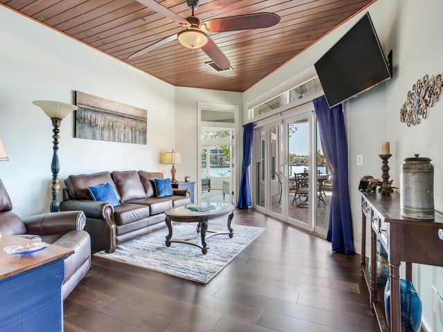 31 N PINE CIRCLE, Belleair, FL 33756