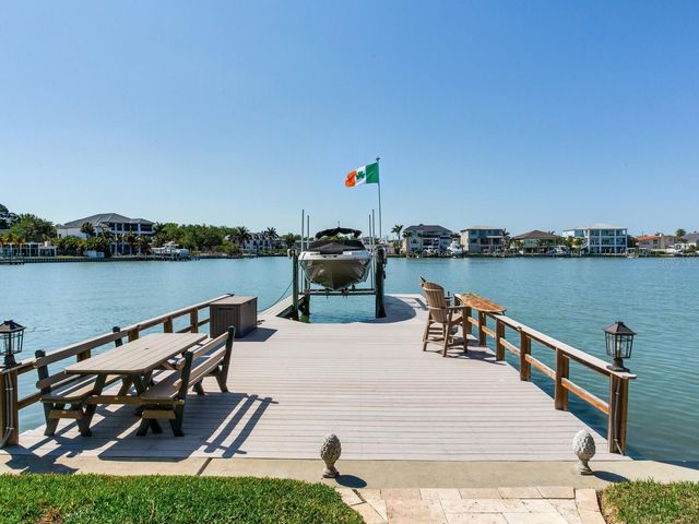 31 N PINE CIRCLE, Belleair, FL 33756