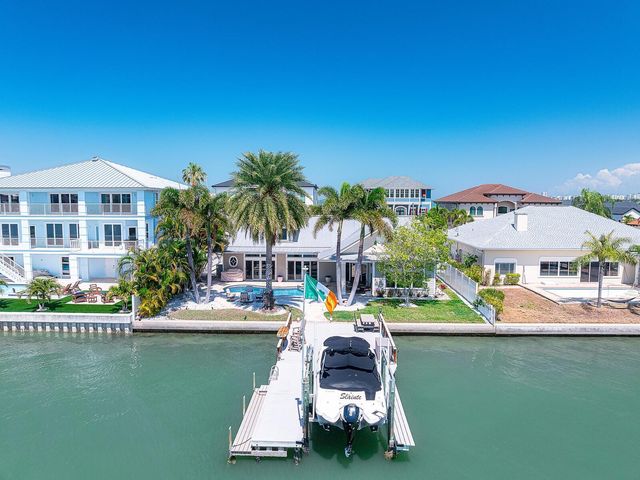 31 N PINE CIRCLE, Belleair, FL 33756